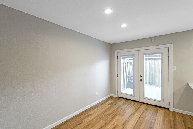 Building Photo - 1500 Sandy Springs Rd