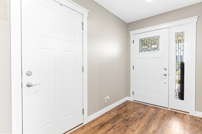 Building Photo - 898 Brentwood Cir