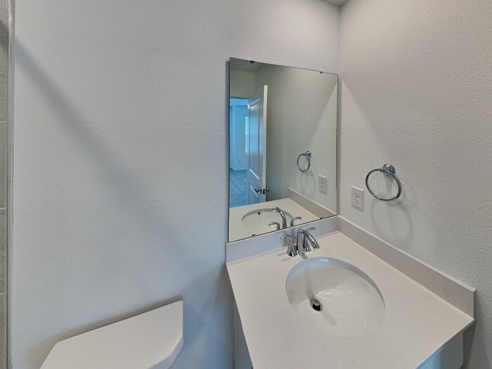 Building Photo - 586 Holly Lks Dr