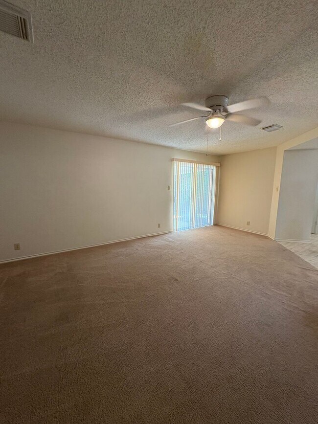 Building Photo - Beautiful home on corner lot.