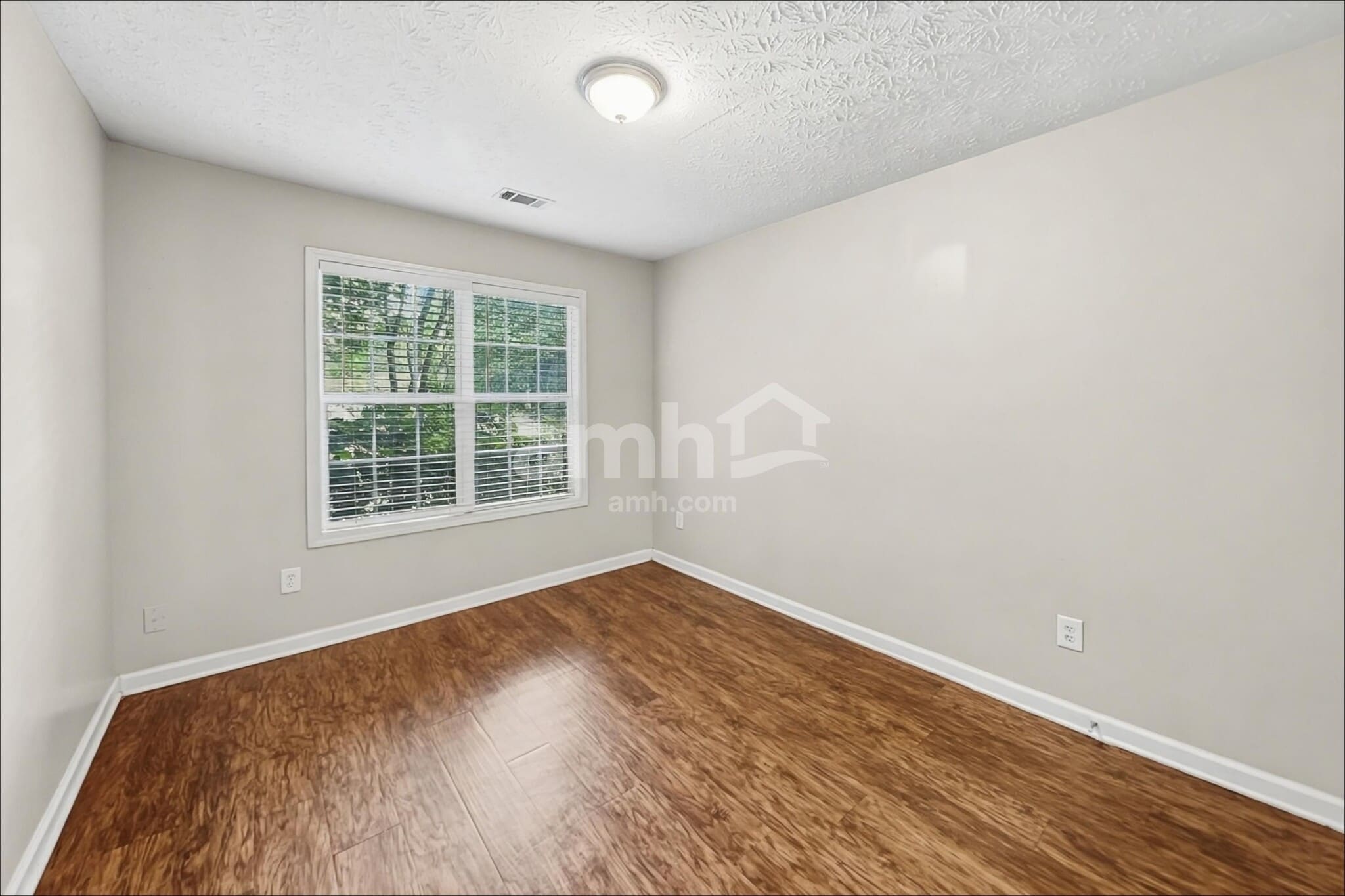 Building Photo - 840 James Ridge Dr