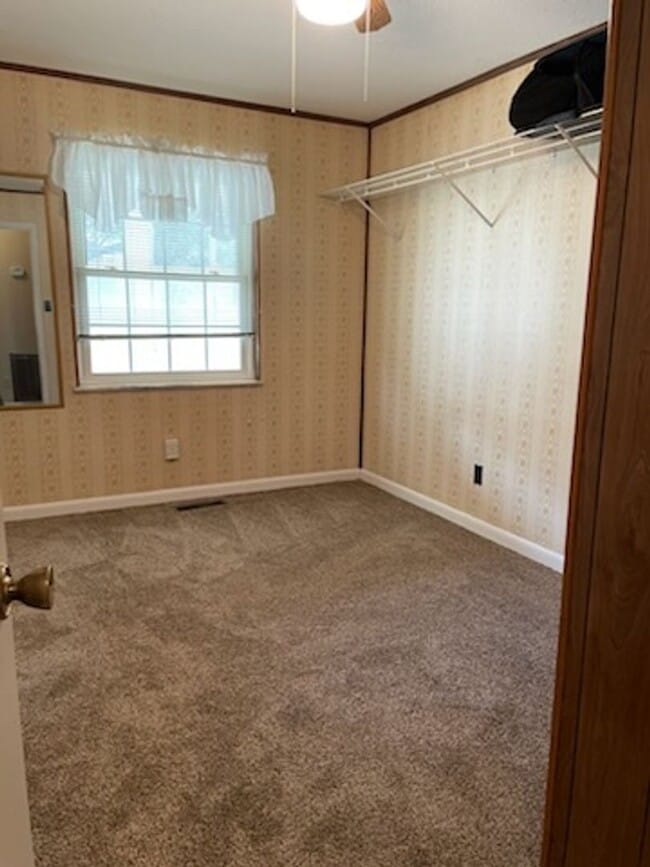 Building Photo - SINGLE FAMILY HOME