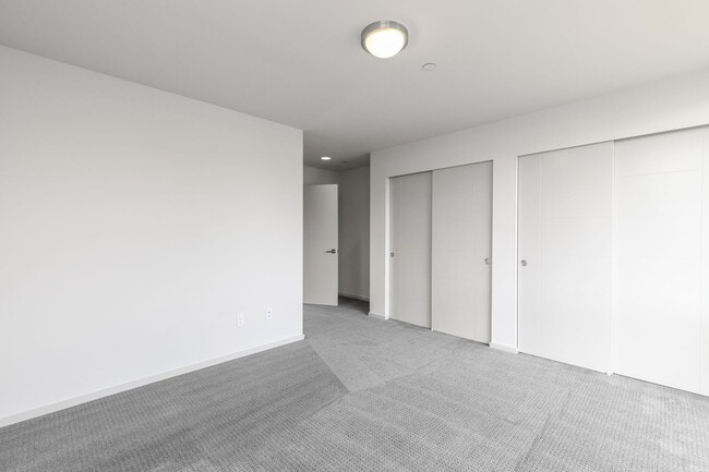 Building Photo - Stylish 3 BR/ 2/5 BA townhouse in Seattle