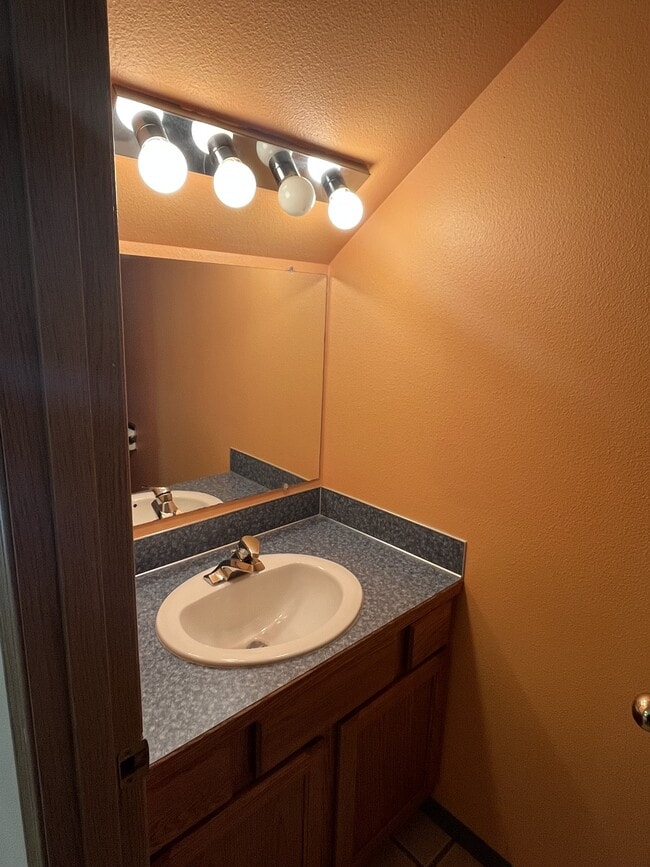 Building Photo - 224 Wyandotte Ave