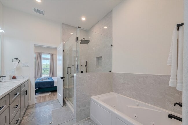 Building Photo - 2909 Nagle St