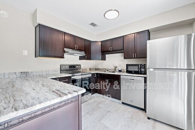 Building Photo - 834 Boulevard De L'Orleans