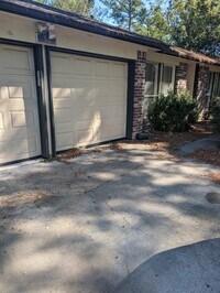 Building Photo - 3BR SFR w/ Garage & In-Unit Laundry in The Woodlands