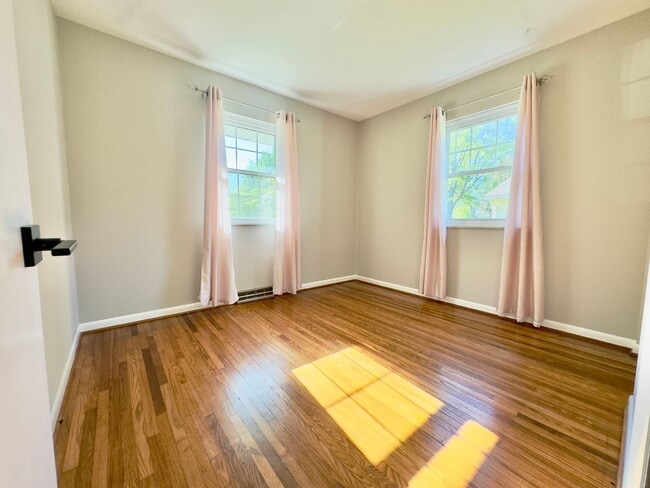 Building Photo - 5247 Silvertown Dr