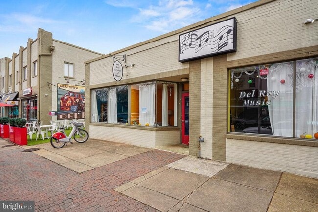 Building Photo - 19 Clifford Ave