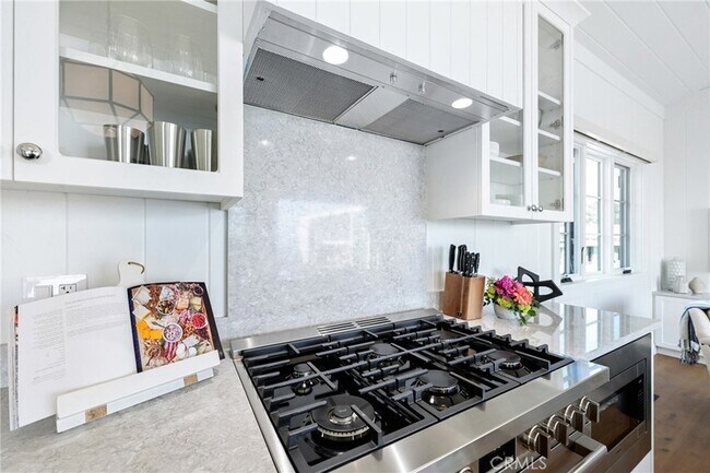 Building Photo - 360 Cliff Dr