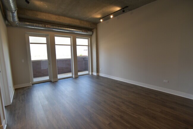 Building Photo - 3833 N Broadway