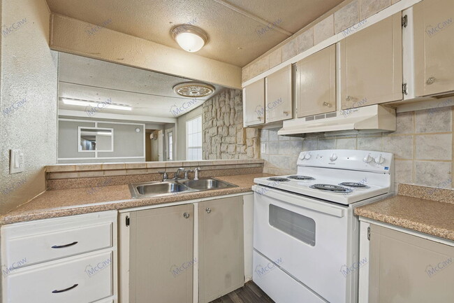 Building Photo - 1307 Oakridge Rd