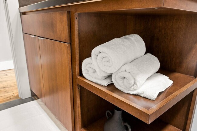 Building Photo - 1216 SW Adams St