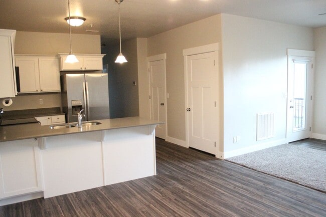 Building Photo - Reduced price