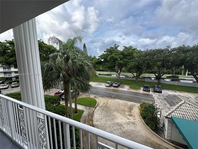 Building Photo - 3650 Whitehall Dr