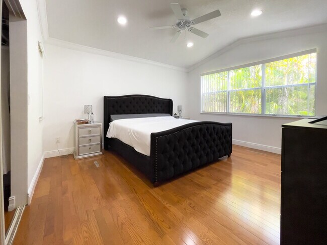 Building Photo - 931 Opal Terrace