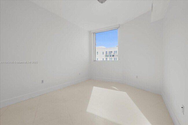 Building Photo - 3030 NE 188th St