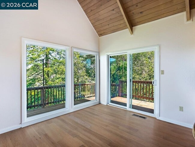 Building Photo - 99 Longridge Rd