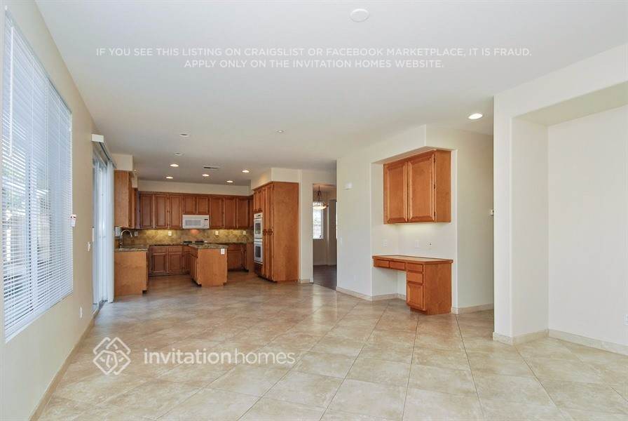 Building Photo - 15418 Rochelle St