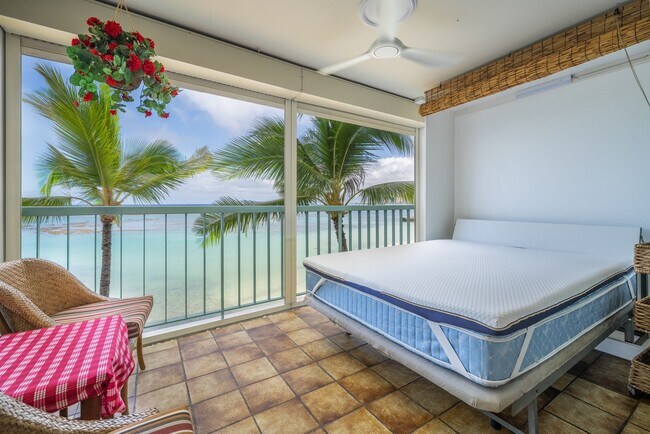 Building Photo - Oceanfront Kaimana Beach Studio at Sans Souci
