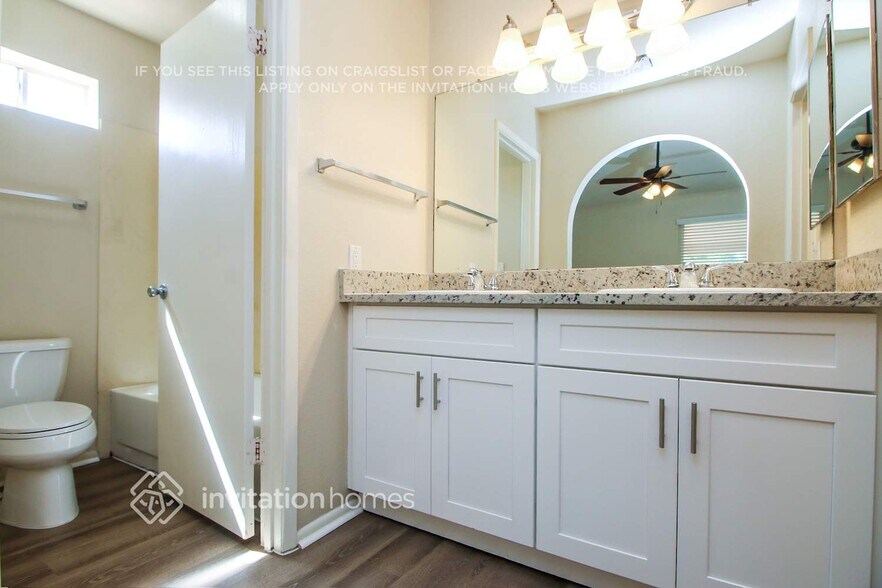 Building Photo - 2551 E Diamond Cir