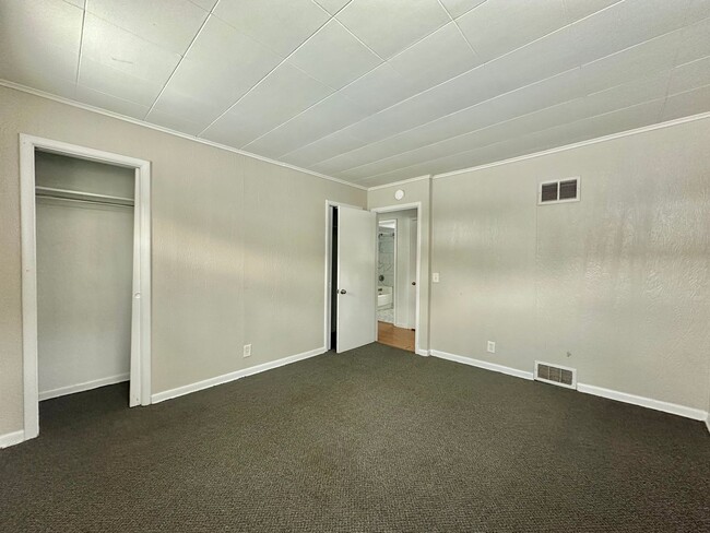 Building Photo - 833 Westmoreland Ave