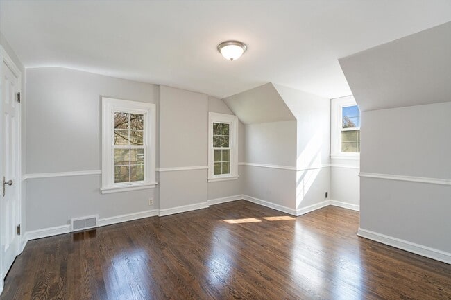 Building Photo - 2B/1B Charming Single Family home in Glend...