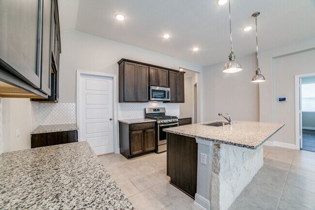 Building Photo - Waterford Park 3 Bed Single Story Home