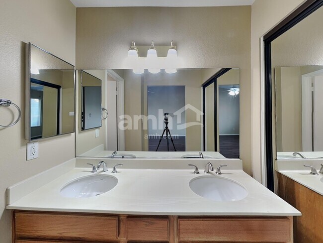 Building Photo - 379 Bradford Dr