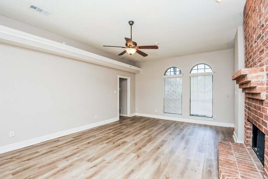 Building Photo - 752 Bryan Dr