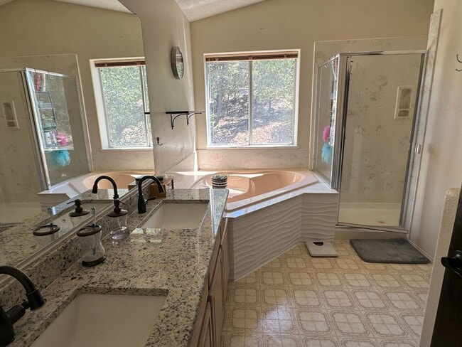 Building Photo - 4 Bedroom, 3 Bathroom Home in Tijeras, NM