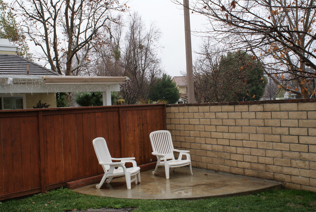 Side Yard w/corner patio - 26102 Galvez Ct