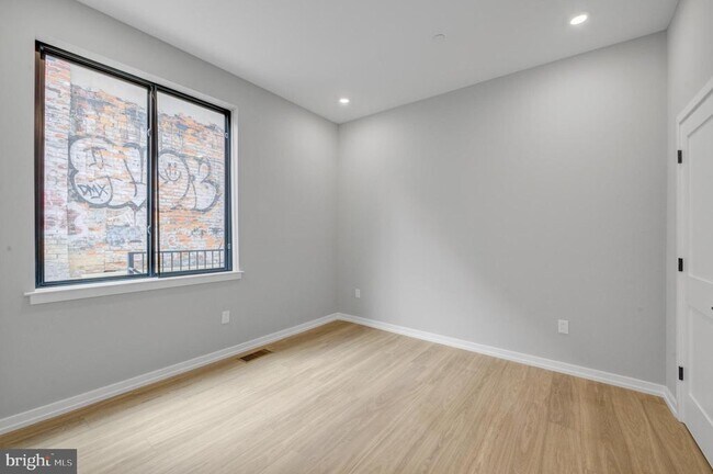 Building Photo - 1205 S 15th St