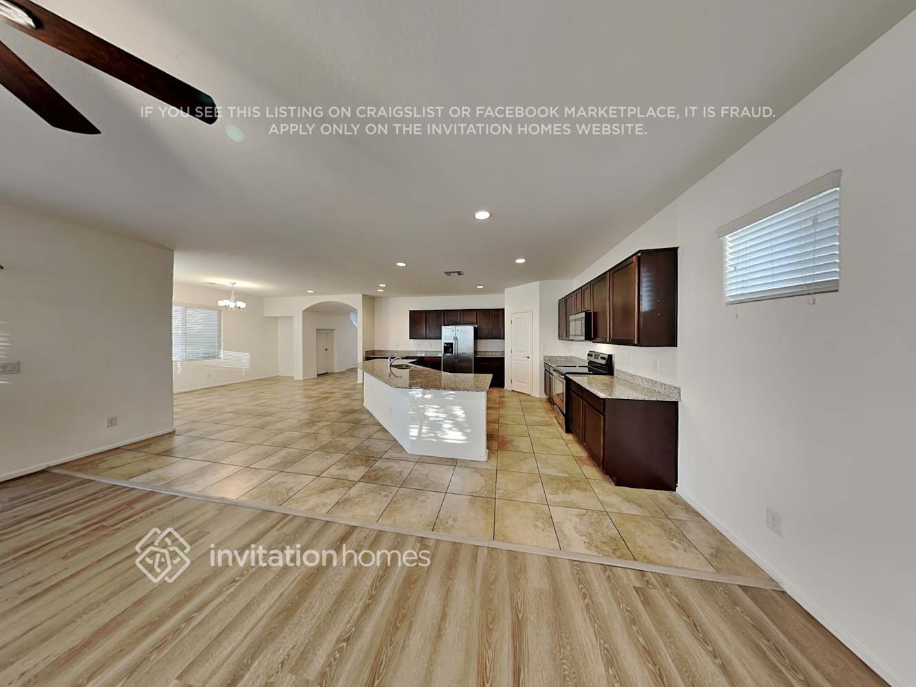 Building Photo - 1265 E Palomino Way