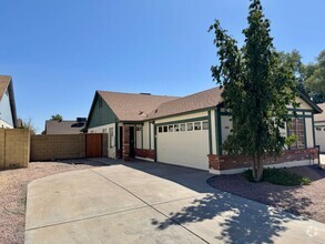 Building Photo - 2 Bedroom 2 Bathroom with a 2 Car Garage f...
