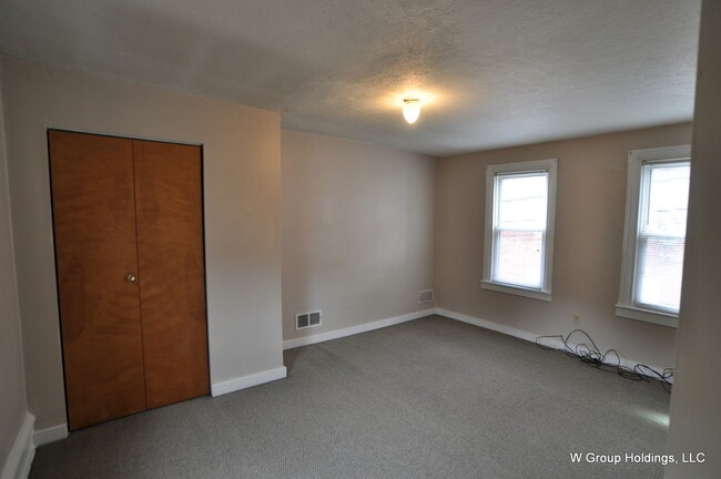 Building Photo - Super Convenient 1 Bedroom in Up & Coming ...