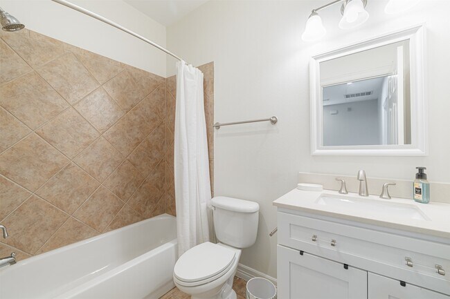 Building Photo - 3325 New Garden View Ln