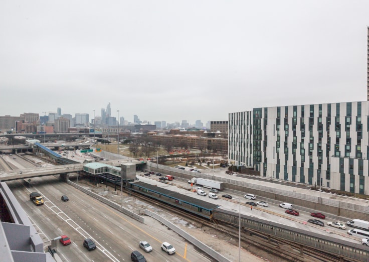 Building Photo - 933 W Van Buren St