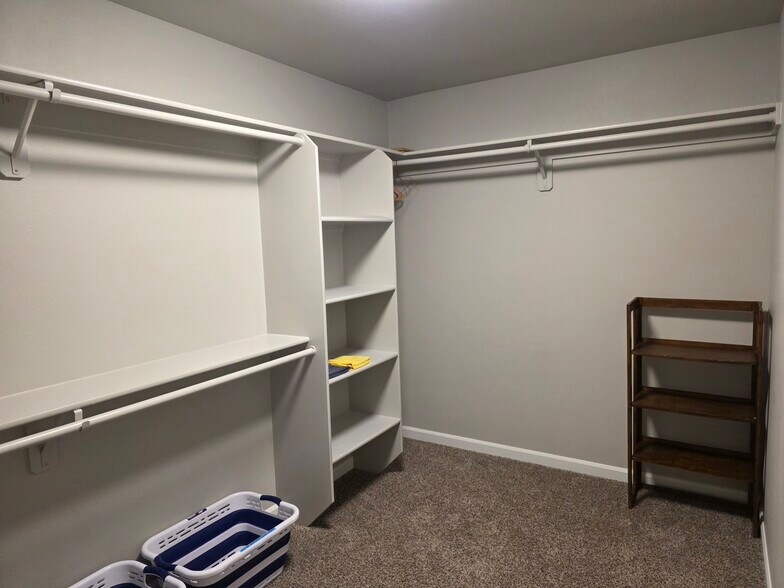 Walk-in private closet - 10721 NE 109th St