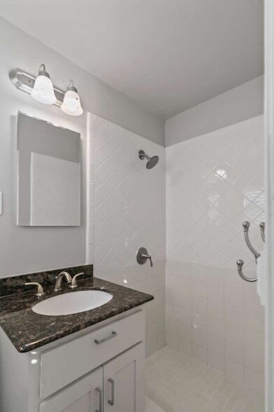 Building Photo - 5312 Odessa Ave