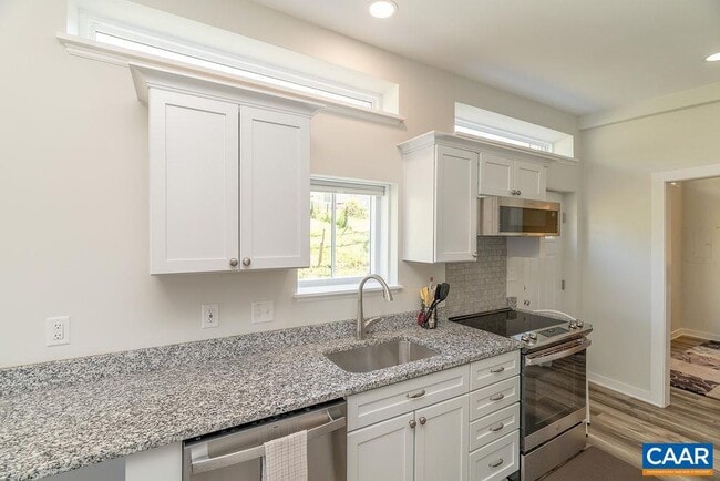 Building Photo - 1403 Burgess Ln