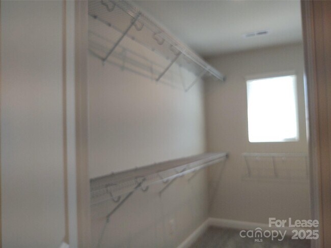 Building Photo - 326 Hyssop Ct