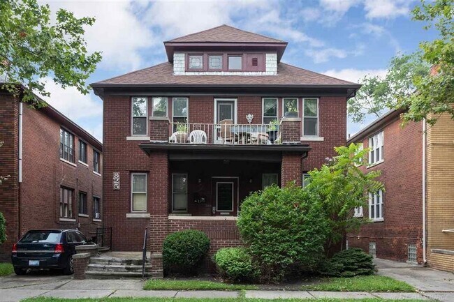 Primary Photo - 825 Beaconsfield Ave