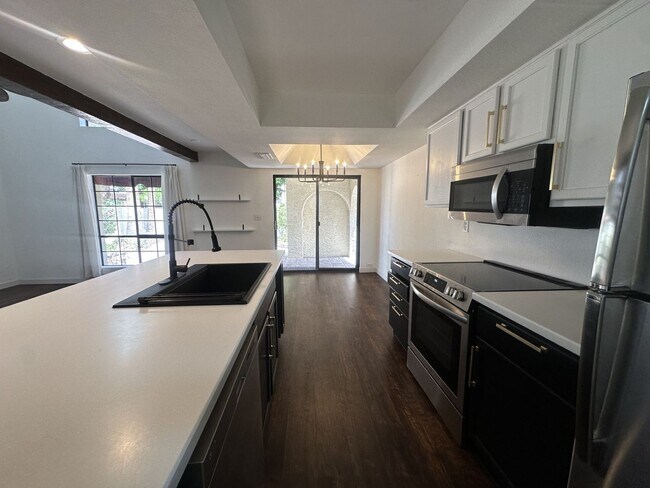 Building Photo - Point South Mountain; Located in the highly desirable Point South Mountain Community, resort styl...