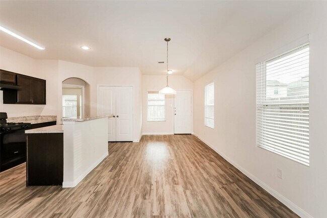 Building Photo - 5707 S Brenwood Dr