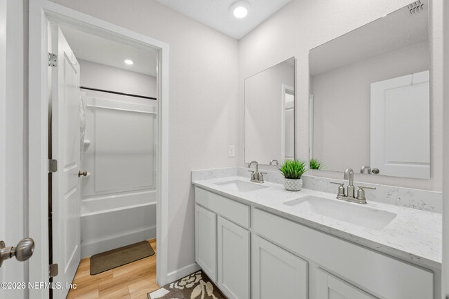 Building Photo - 14742 Cashew Ave