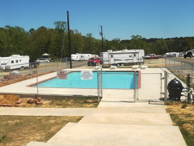 Pool - Emerald Glen RV park