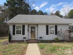 Building Photo - 135 Pine Meadow Ln