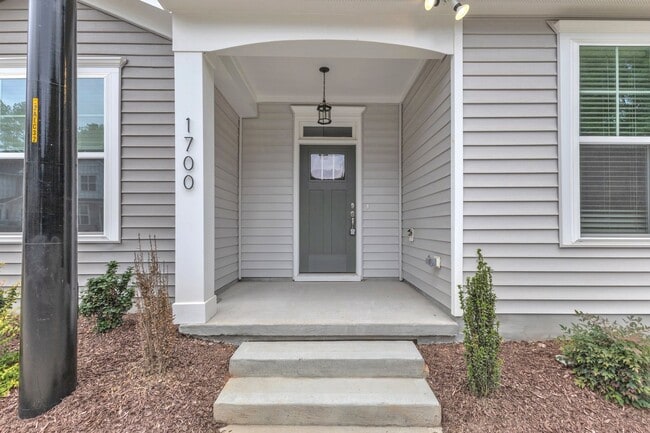 Building Photo - 3/3.5 Townhome Walking Distance to NC State