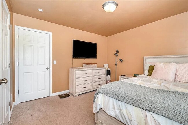 Building Photo - Build Equity While Leasing - Lease to Own